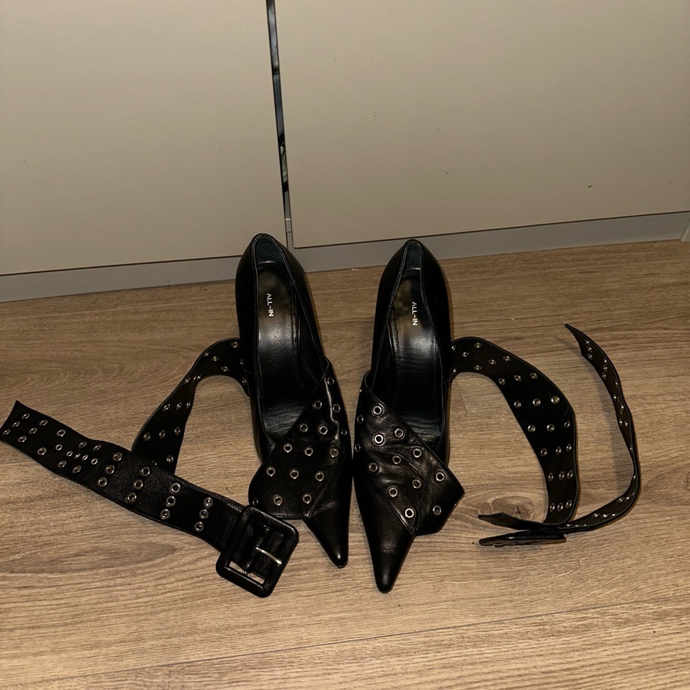 115MM Belted Leather Stiletto Heel Pumps in black
with Ankle Strap Size 39 - Picture 7 of 11
